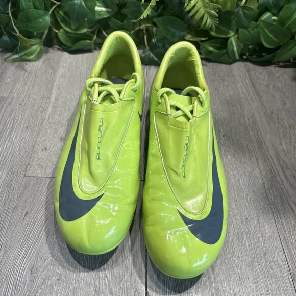 Athletic_Shoes
